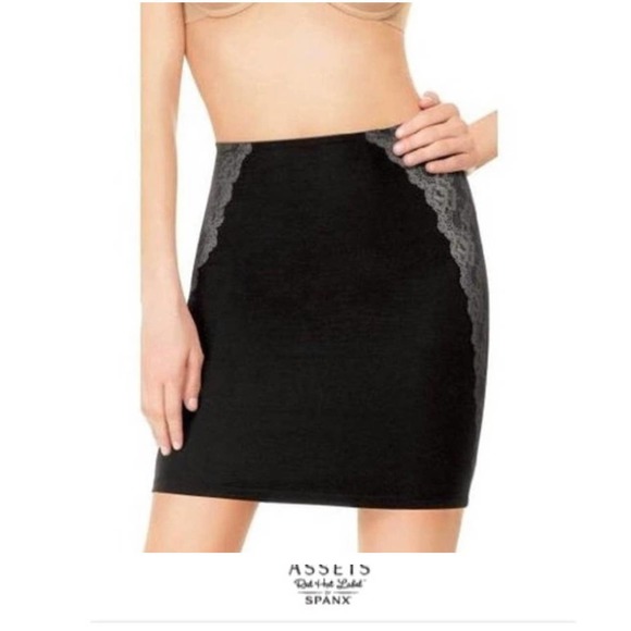 Assets by Spanx Red Hot Luxe And Lean Half Slip Skirt Women Size Medium - Picture 2 of 7